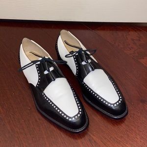 Vintage 1990s Kenneth Cole Women's Spectator Black & White Shoes